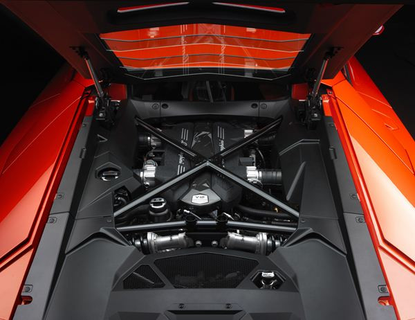 LAMBORGHINI Aventador
