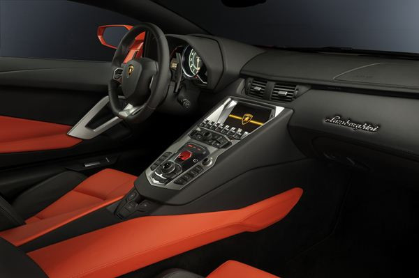 LAMBORGHINI Aventador