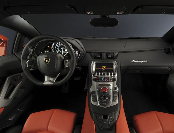 LAMBORGHINI Aventador