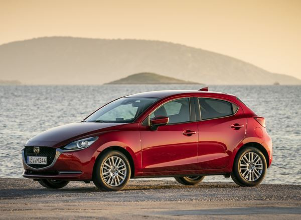 Location longue durée 49 mois et 40 000 km Mazda 2 Centre-Line 1.5L e-Skyactiv G 90 4x2 avec un 1er loyer de 2 200 € puis 48 loyers de 208,94 €, entretien et garantie inclus