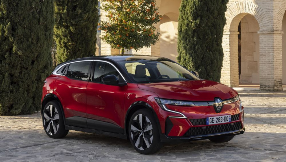 LLD 37 mois et 30 000 km Mégane E-Tech Equilibre 130 autonomie confort AC7 avec un 1er loyer de 3 500 € (4 000 € de bonus écologique et 1 500 € de prime à la conversion déduits) suivi de 36 loyers de 300 €/mois