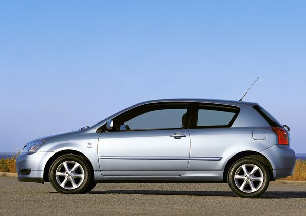 TOYOTA Corolla 3 portes 90 D-4D 90 cv Linea Techno