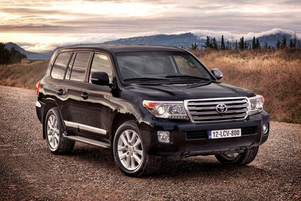 Fiche technique TOYOTA LAND CRUISER SW 4.5 V8 D-4D - Motorlegend