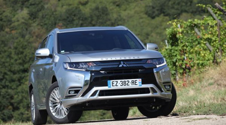 MITSUBISHI Outlander PHEV 2.4 Twin Motor 4WD Instyle