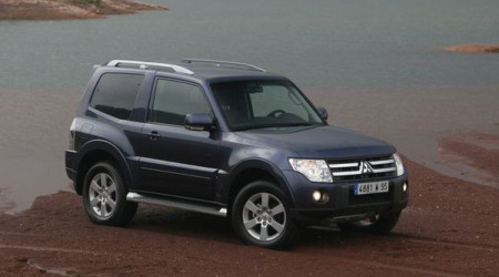 MITSUBISHI Pajero Court 3.2 DI-D 200 Intense