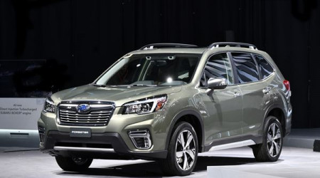 SUBARU Forester 2.0i e-boxer EyeSight Luxury Lineartronic