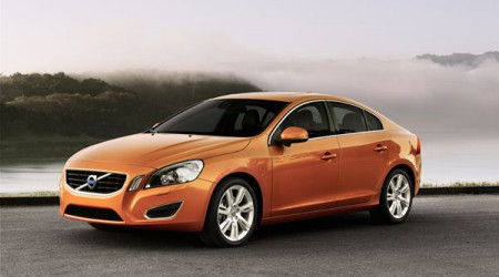 VOLVO S60 T3 150 Momentum Powershift