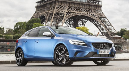 VOLVO V40 T3 152 Momentum Geartronic 6