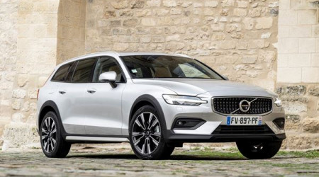 VOLVO V60 Cross Country D4 AWD 190 Geartronic 8 Pro