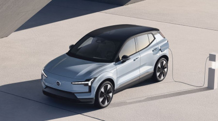 /data/reportages/nouveautes/2023/2023-07-03-Le-petit-suv-electrique-volvo-ex30-incarne-toutes-les-valeurs-de-la-marque-suedoise/01 Volvo EX30 2023 Exterieur 34 Avant Hauteur.jpg