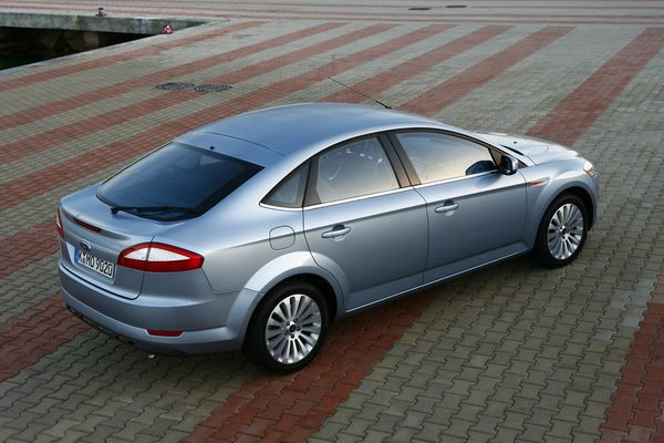 FORD Mondeo 4 portes 1.8 TDCi 125 ECOnetic