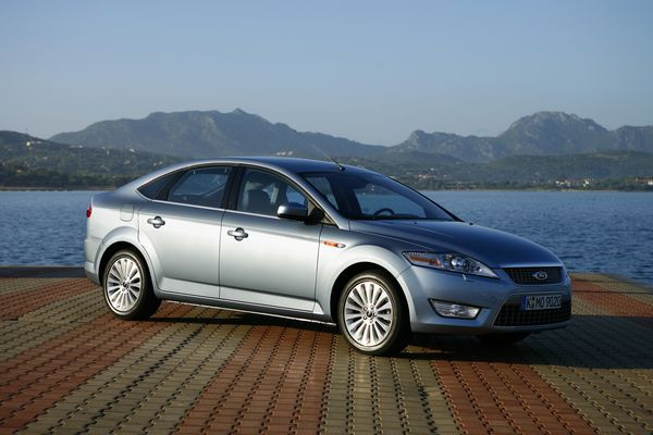 FORD Mondeo 4 portes 1.8 TDCi 100 Trend