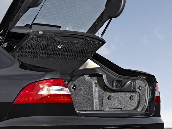 https://www.latribuneauto.com/media/cache/vehicule_slider/photos/SKODA/Superb/SKOD-SUPE-BE-08-11596/Skoda-Superb-Berline-Routiere-Copyright-Skoda-13.jpg