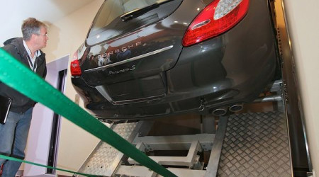/data/reportages/actualites/2009/2009-04-20-La-nouvelle-porsche-panamera-prend-l-ascenseur/Diaporama/Porsche-Panamera-Berline-Luxueuse-Copyright-Porsche-1.jpg