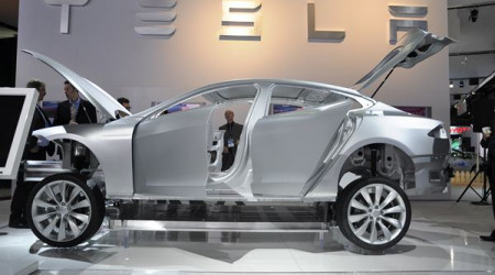 /data/reportages/environnement/2011/2011-03-10-Le-constructeur-californien-de-vehicules-electriques-tesla-affiche-son-expertise/Diaporama/Tesla-Model S-Routiere-Copyright-Tesla-1.jpg