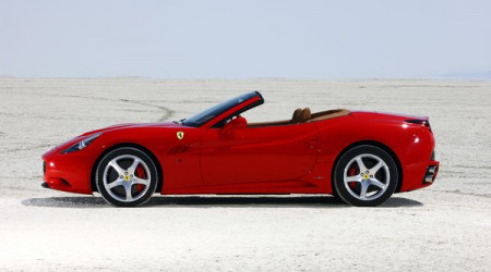 /data/reportages/salon/2008/2008-10-02-Ferrari-devoile-la-california-a-paris/Diaporama/Ferrari-California-Coupe-Cabriolet-Sportif-Copyright-Ferrari-1.jpg
