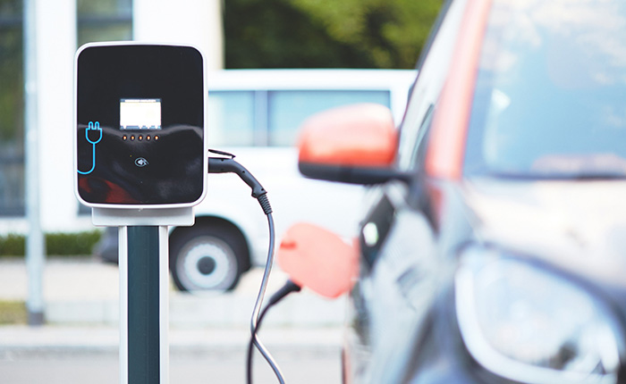 Un conducteur de véhicule électrique pouvait consommer en moyenne entre 8,87 et 18,00 euros par mois fin 2023